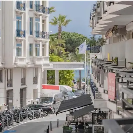 Magnifique 2 Pièces Avec Balcon Proche Martinez Et Croisette * Cannes
