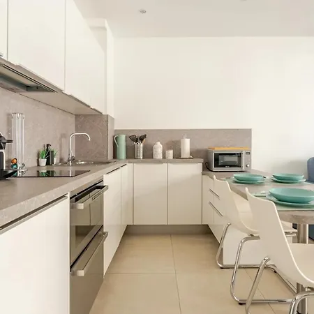 Apartament Magnifique 2 Pieces Avec Balcon Proche Martinez Et Croisette *